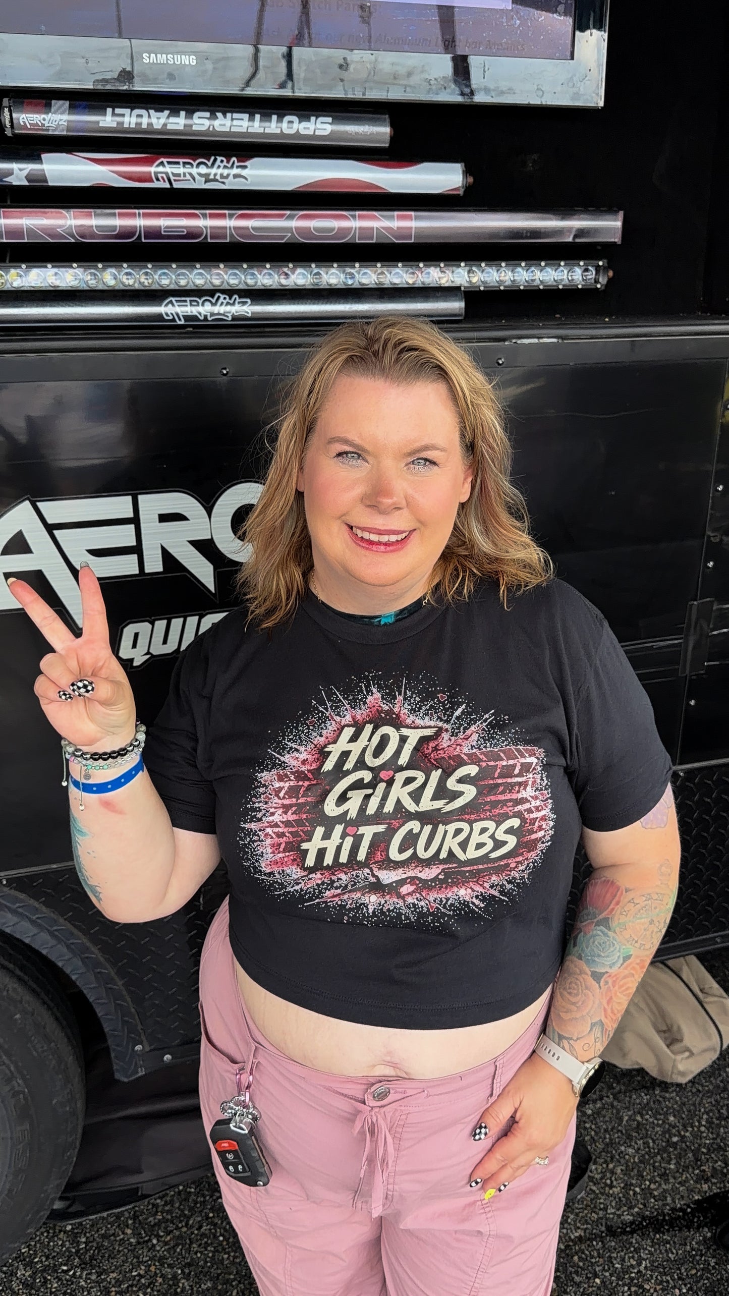 Hot girls hit curbs boxy crop
